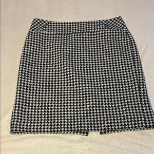 LOFT Black and White Houndstooth Pencil Skirt
